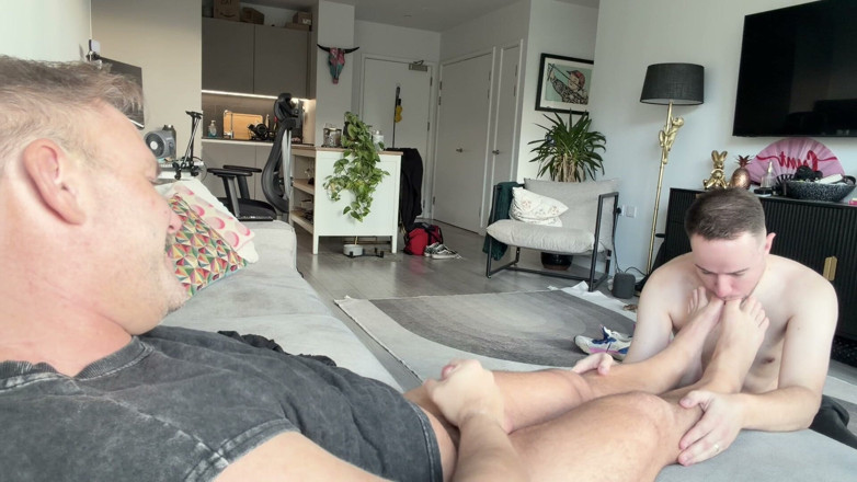Daddy_dan_xxx: Stepdaddy Dan Gets His Feet Worshipped While Jerking off &amp; Shoots...