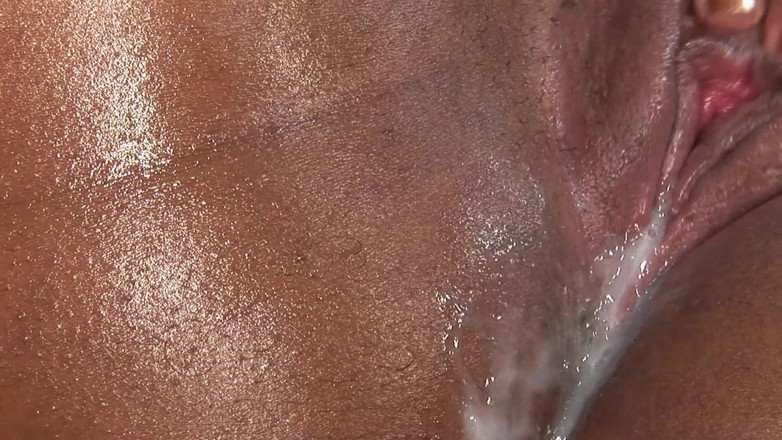 Hot Girlz: 흑인 대물 자지에게 따먹히는 오지는 기름진 흑누나