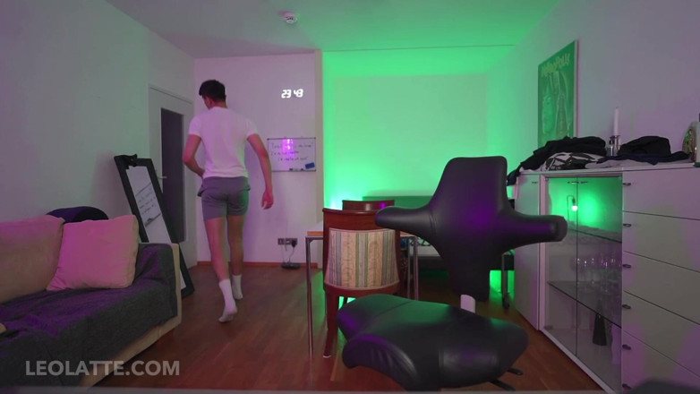 Leo_latte: Leo Latte en transmisión en vivo jugando con linterna hasta...