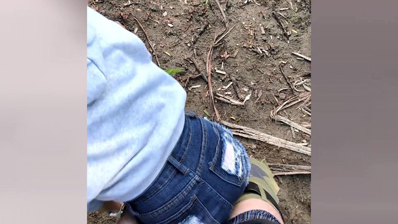 TV_Helena: 청바지 팬을 위한 야외 오럴! 정액으로 가득 찬 트란니 후장 모두가 볼 수 있습니다!