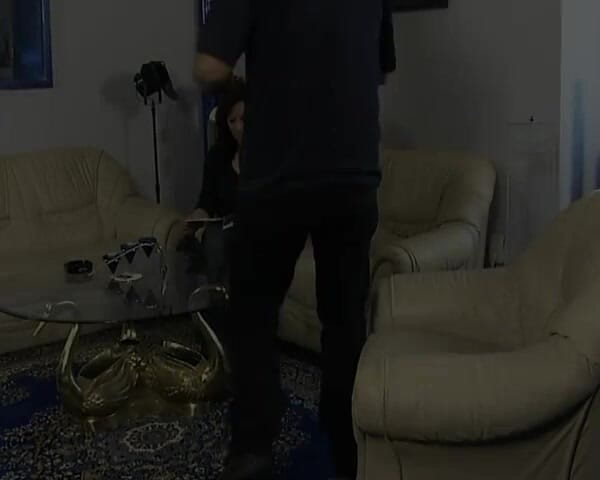 Deutscher hardcore: Azgın Alman orta yaşlı seksi kadın yüze boşalmadan önce sert sikiliyor