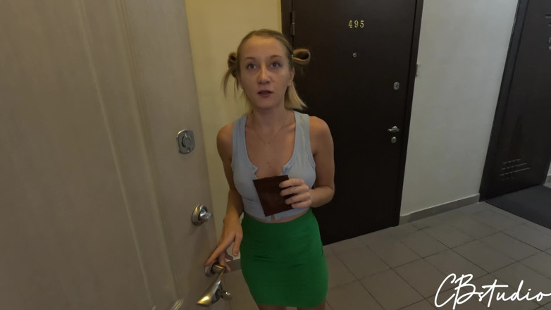 Sandra Sex: Oh non ! J’ai accidentellement baisé le coursier. Après tout, elle...