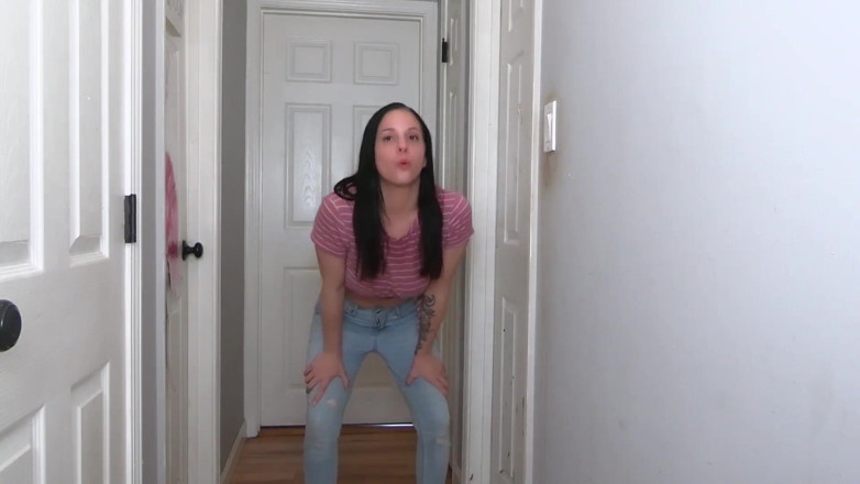 Quinn brooks: Bathroom Door Stuck Pants Pissing- Wmv