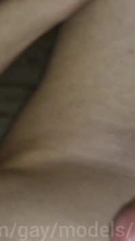 Schizzi sborra calda senza mani dalla cazzo di papà nel culo!
