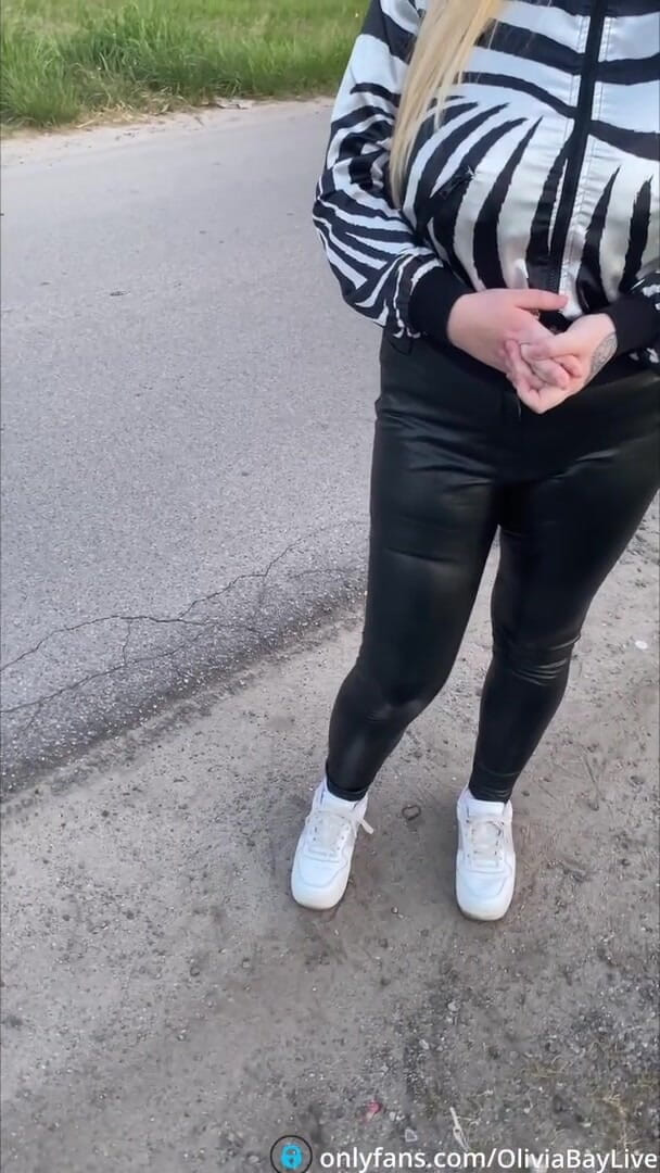 Olivia Bay: First Tinder Date Completed!