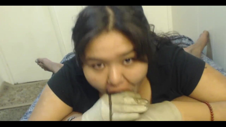 Dees Deepthroat: Guantes y cabeza de cuero