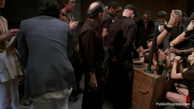 Public Disgrace by Kink: Zły stosunek