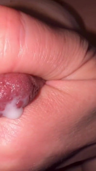 Areola lipstik nyepong susu toketku