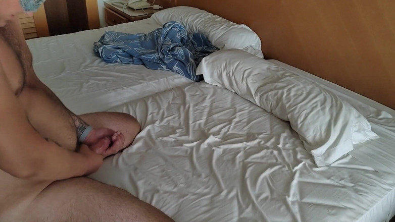 Emma_Alex: Masturbación mutua y follada en hotel tunecino, vacaciones de hermanastra...