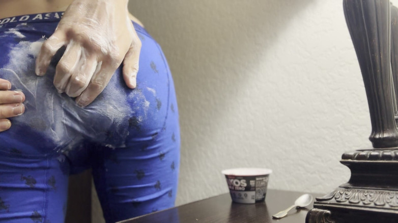 Vovxxx: Mi sditalino il buco del culo spalmato lo yogurt nel...