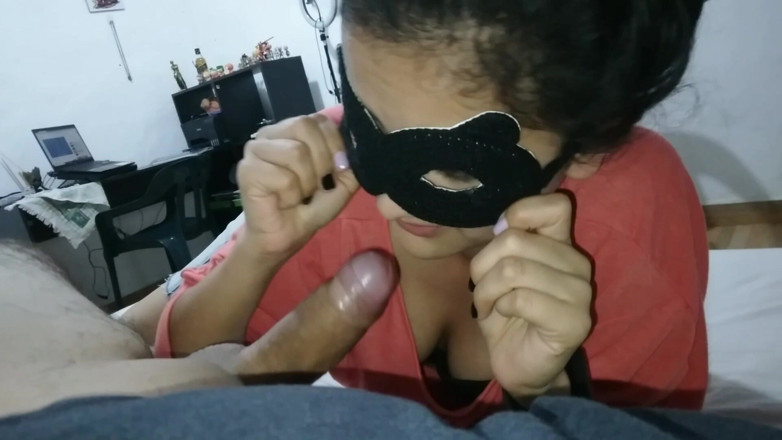 xMilfucker: L'amica di mia moglie la viene a trovare e mi...
