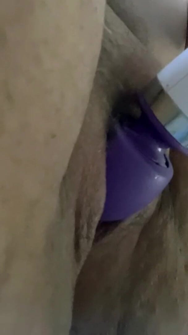 Real homemade BBW BBC porn: Je stimule ma grosse chatte poilue avec une baguette électrique