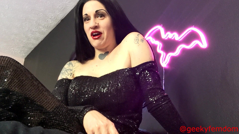 Geeky Femdom: Morticia Addams - humilhação de pênis pequeno