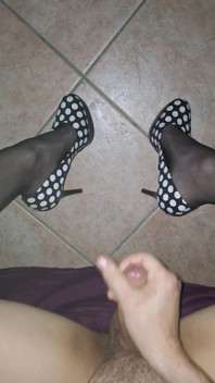 Sissy Slut in Stockings Cums on Heels