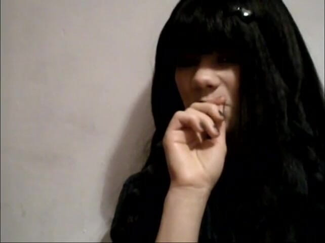 Solo Austria: Lea is eating on camera