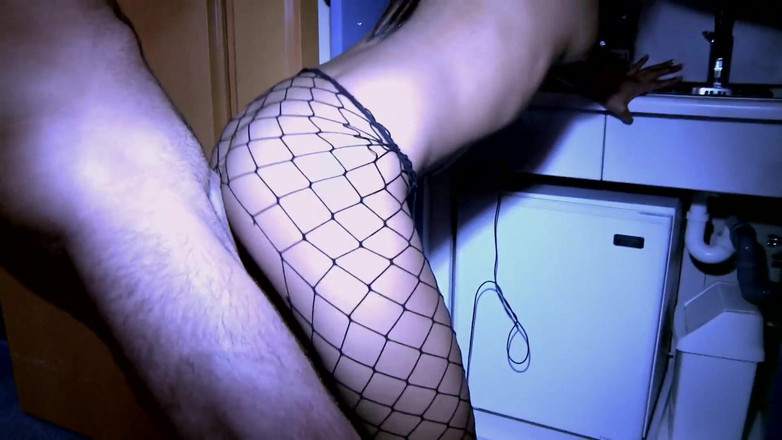 German Porn: Asiática gata dupla penetrada por garanhões musculosos