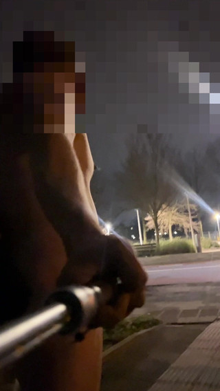 No limit cbt slave: Procházka v nahém parku v noci