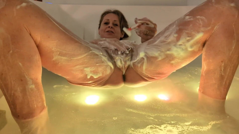 Little Linda: Cum with Me While I Take Tubby Time