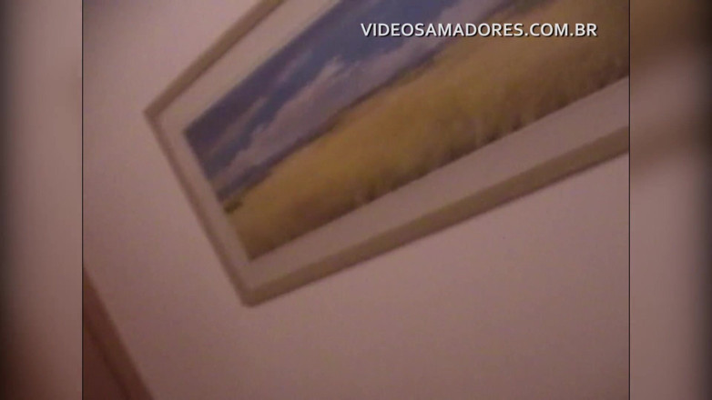 Amateurs videos: Büyük yaraklı adam harika melez kızı elinde video kamerayla sikiyor