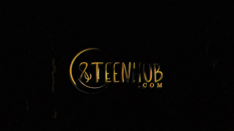 8TeenHub: 8teenhub - christina lässt ihn auf ihre zunge kommen, nachdem er...