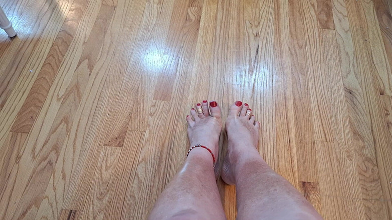 Victoria Lecherri: I Miei Piedi Hanno Bisogno Di Qualche Attenzione!