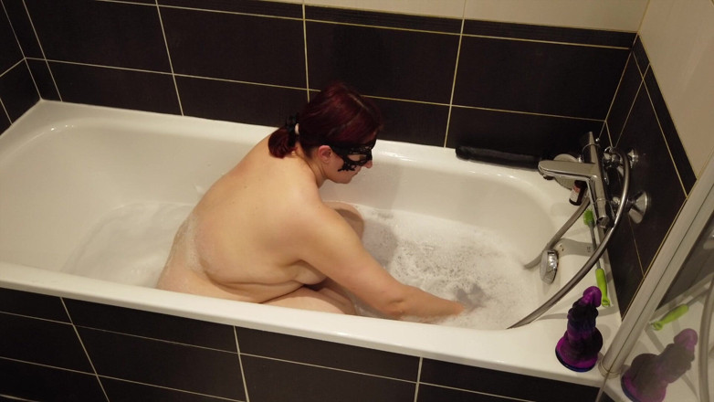 mariaespino: Rien Que Pour Vous La Video Dans Mon Bain En...
