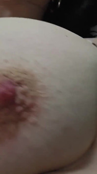 POV na moje cycki i twarz, kiedy liże moją cipkę i zrób mi ogromny orgazm