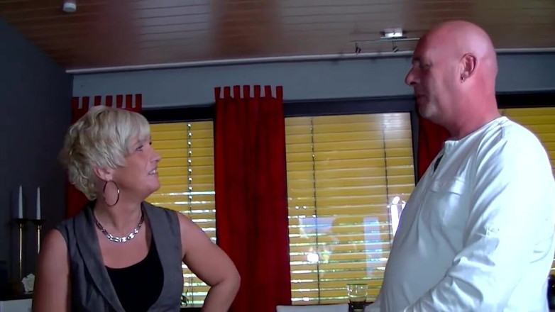 Purzel Official: Milfs amateur calientes y cachondas follando duro