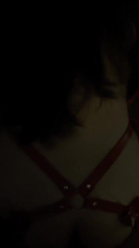 Sexe Passionné En Levrette Contre La Fenêtre De L’hôtel, Cosplay En Cuir