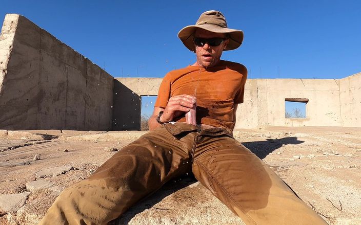 Golden Adventures: Mijn werkbroek pissen in de woestijn