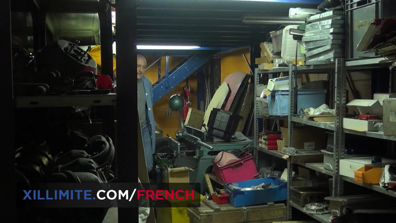 French girls at work: Chloé Lacourt блондинка французька тінка відтрахана в анал хлопцем-механіком