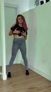 Spogliarello 4k vestito casual tette che rimbalzano ti stuzzica