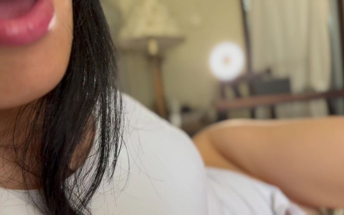 Asmr_mouth: Guardami essendo così cattivo con questa bottiglia