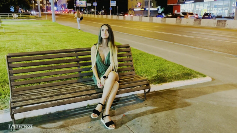 SweetButtocks: Am decis să arăt tuturor farmecele mele chiar pe stradă