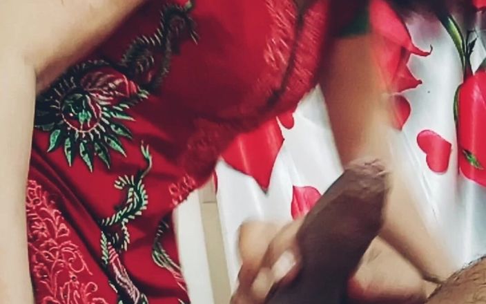Bolly Karma: अनुभवी कमीनी चोदने लायक मम्मी, जबकि वह चाटती है