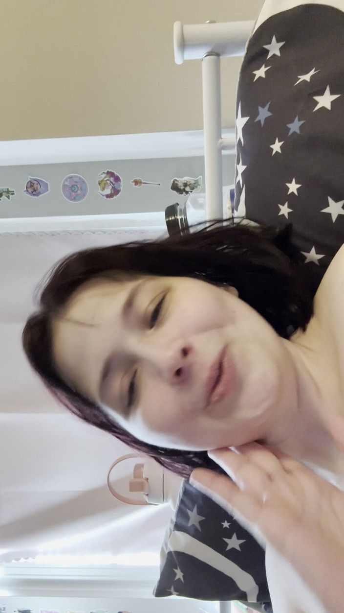 MissChrystalline: Hrátky s kundičkou (odpusťte úhel vodorovné kamery)