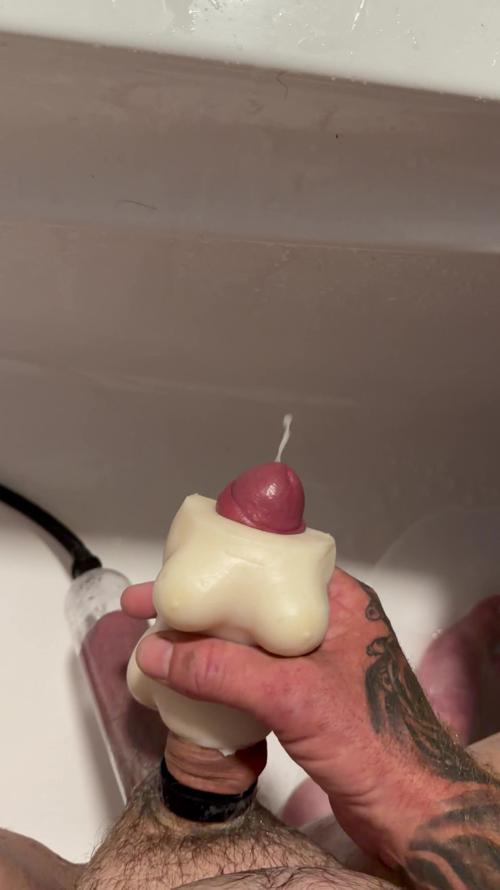 Isaac Hunt: Fucking Sleeve with Huge Cumshot Ending.