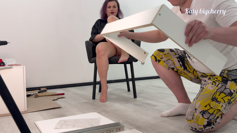 Katybigcherry: Azgın üvey anne mobilya yapımı sırasında üvey oğlunun yüzüne amına güç veriyor