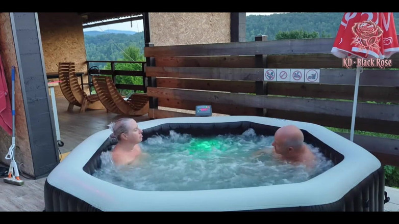 Kd Black Rose: Czas na zabawę w jacuzzi relaksująca miłość w jacuzzi