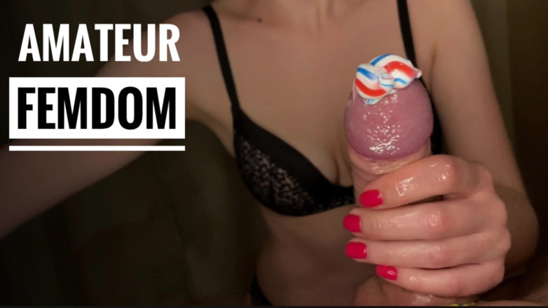 Julia-Softdome: Surprise Handjob From Stepmommy