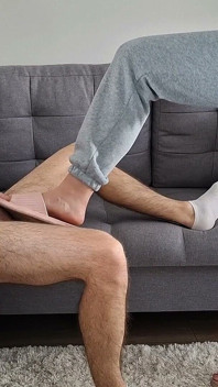 ¡aplastando Testículos Con Chanclas Rosas!