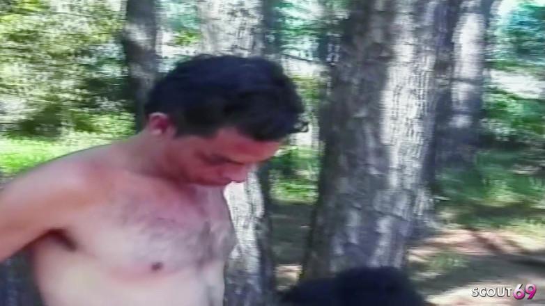 Shemale TS Collection: Transsexuală neagră cu o pulă uriașă futută în aer liber de...