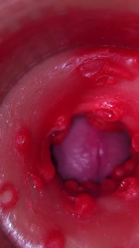 Cámara en vagina, cervix en primer plano, chorreo de leche