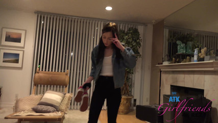 ATK Girlfriends: Carmen přijde na svou cestu, osprchuje se a holí