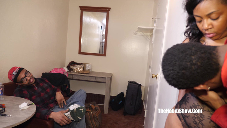 The Habib Show: Video completo - Cocoa Dawn follada por Redzilla y Stretch