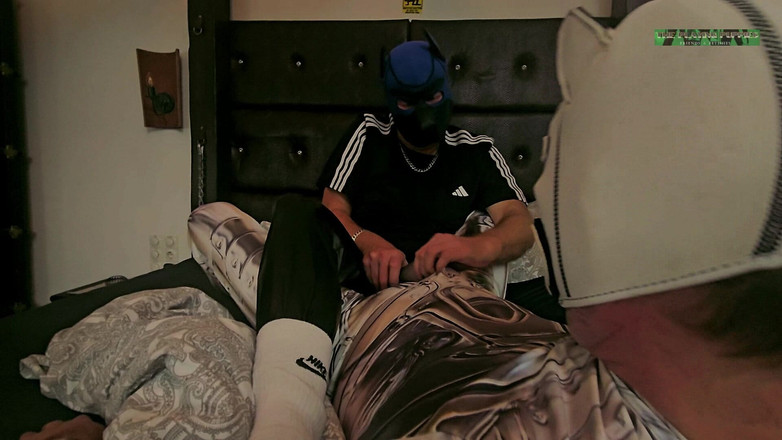 The Playing Puppies: Spielen Welpen Wrestling, Füße Verehren Und Necken Im Schlafzimmer Teil 1