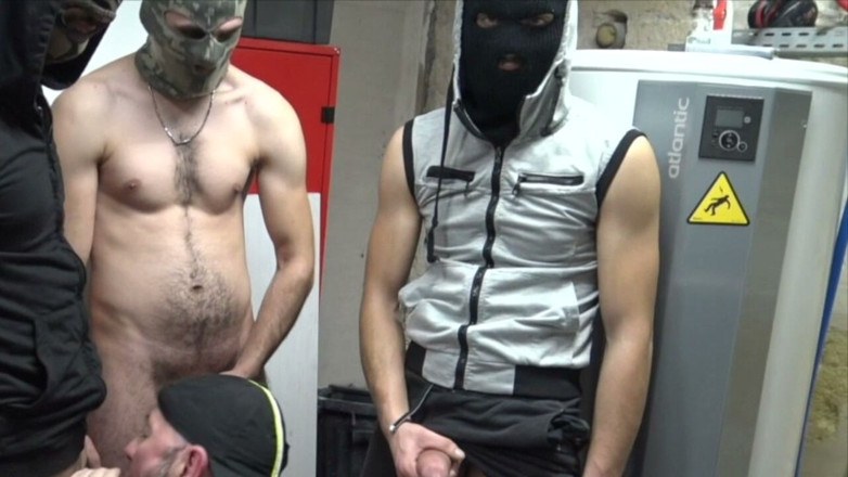 Sneaker Sex Kinky: Üç adamı tam olarak berbat ediyor