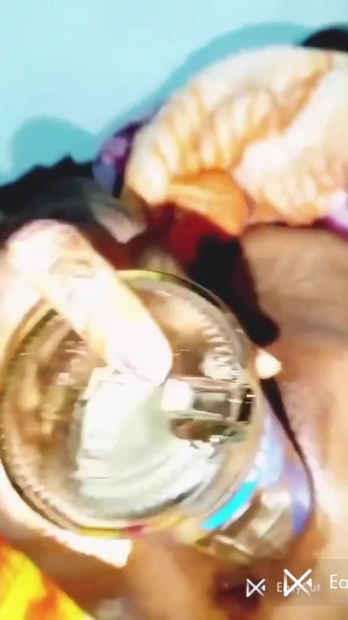 IndianVibeX: Ev hanımım az önce amcığıma bir sopa soktu