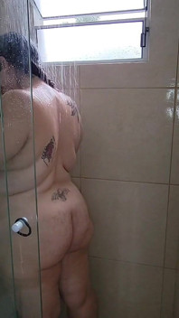 Menonton awek montel seksi semasa dia mandi