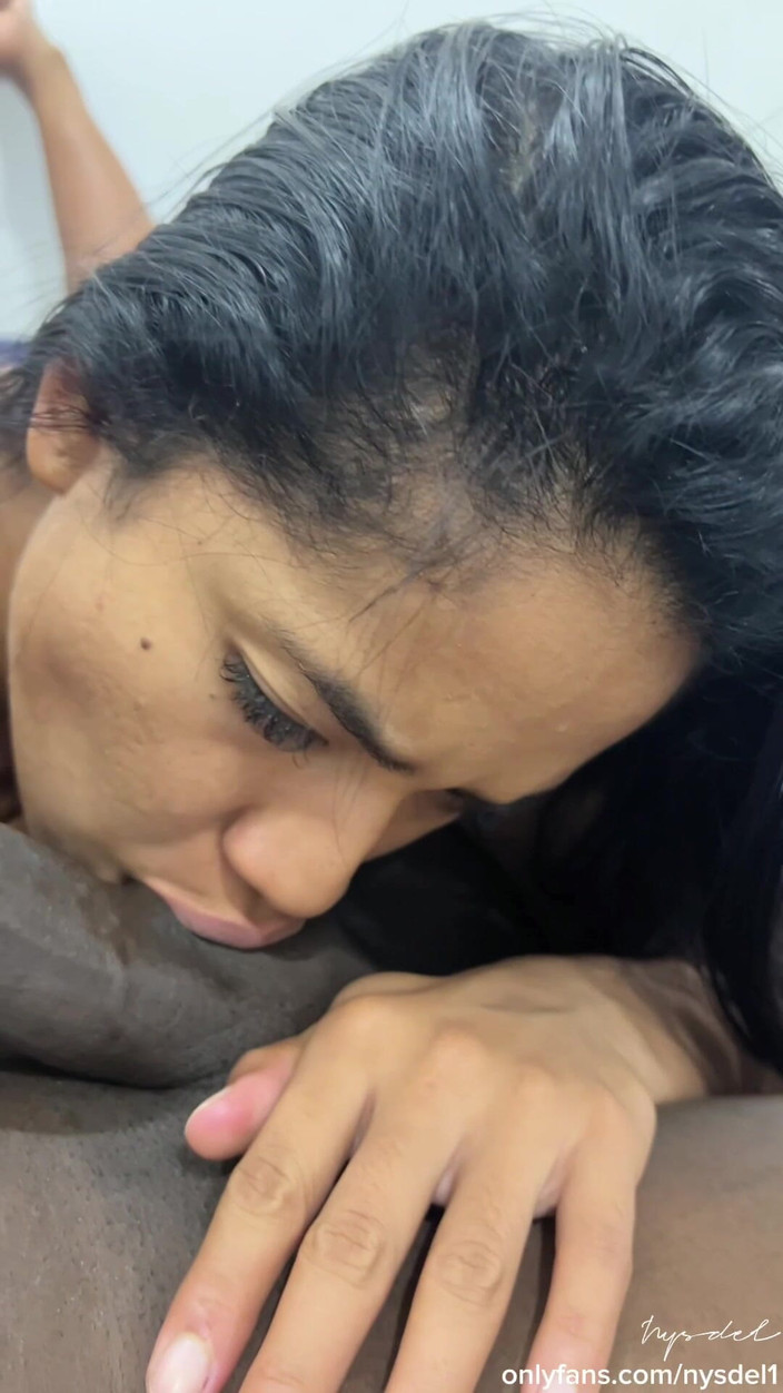 Nysdel: Üvey erkek kardeşi için oral seks